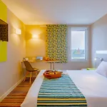 Kyriad Lyon Est - Bonnet De Mure Hotel 3*
