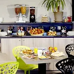 Kyriad Lyon Est - Bonnet De Mure Hotel 3*