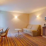 Hotel Kyriad Lyon Est - Bonnet De Mure