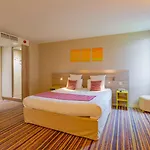 Kyriad Lyon Est - Bonnet De Mure Hotel 3*