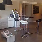 Hotel Kyriad Lyon Est - Bonnet De Mure 3*