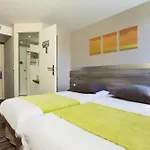 Hotel Kyriad Lyon Est - Bonnet De Mure