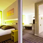 Hotel Kyriad Lyon Est - Bonnet De Mure 3*