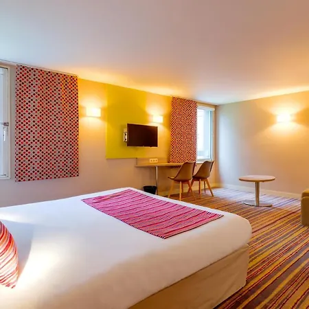 Hotel Kyriad Lyon Est - Bonnet De Mure