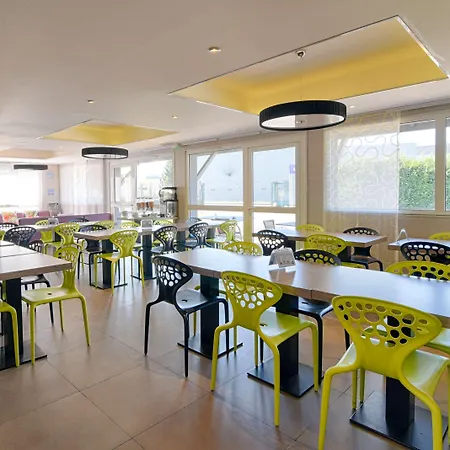 Hotel Kyriad Lyon Est - Bonnet De Mure Saint-Bonnet-de-Mure
