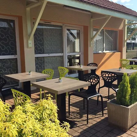 Kyriad Lyon Est - Bonnet De Mure Hotel 3*