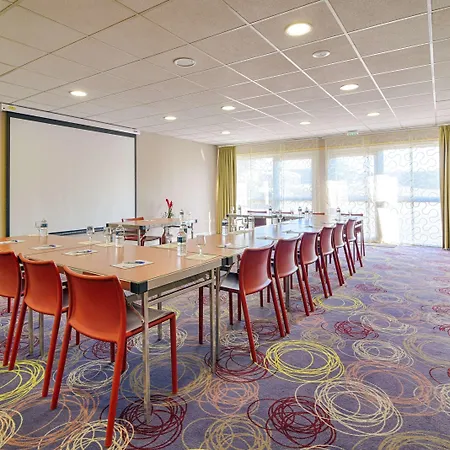 Hotel Kyriad Lyon Est - Bonnet De Mure Saint-Bonnet-de-Mure