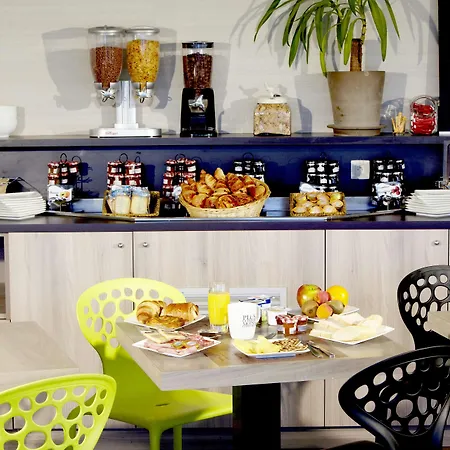 Kyriad Lyon Est - Bonnet De Mure Hotel 3*