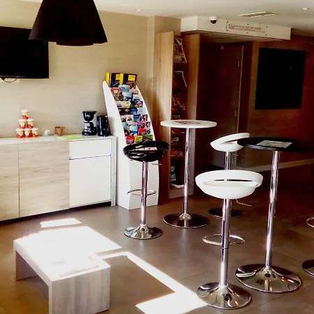Hotel Kyriad Lyon Est - Bonnet De Mure 3*