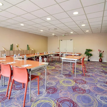 Kyriad Lyon Est - Bonnet De Mure Hotel