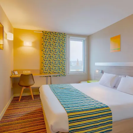 Hotel Kyriad Lyon Est - Bonnet De Mure Saint-Bonnet-de-Mure