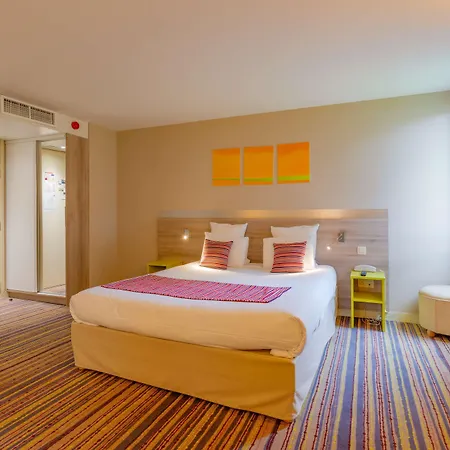 Kyriad Lyon Est - Bonnet De Mure Hotel 3*