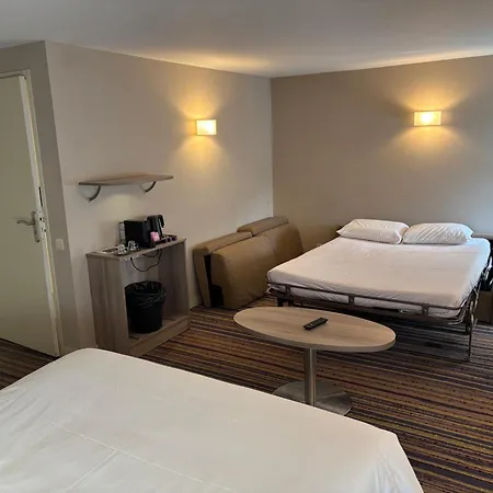 Kyriad Lyon Est - Bonnet De Mure Hotel