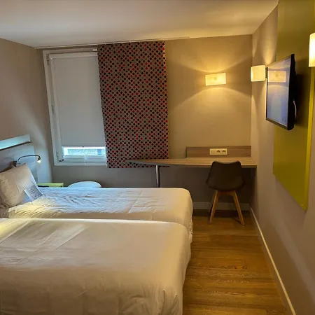 Hotel Kyriad Lyon Est - Bonnet De Mure Saint-Bonnet-de-Mure