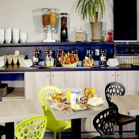 Hotel Kyriad Lyon Est - Bonnet De Mure Saint-Bonnet-de-Mure