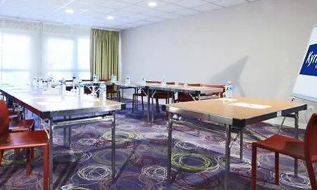 Kyriad Lyon Est - Bonnet De Mure Hotel