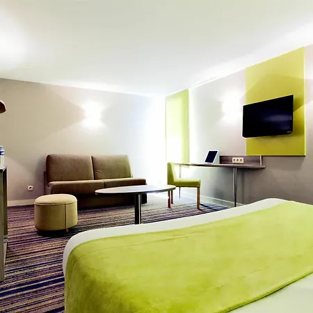 Hotel Kyriad Lyon Est - Bonnet De Mure Saint-Bonnet-de-Mure