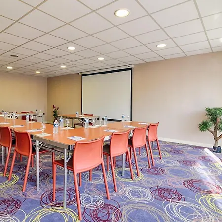 Hotel Kyriad Lyon Est - Bonnet De Mure 3*