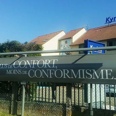 Kyriad Lyon Est - Bonnet De Mure Hotel