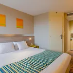 Kyriad Lyon Est - Bonnet De Mure Hotel