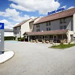 Hotel Kyriad Lyon Est - Bonnet De Mure 3*