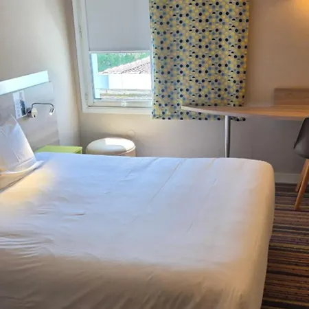 Kyriad Lyon Est - Bonnet De Mure Hotel