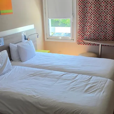 Hotel Kyriad Lyon Est - Bonnet De Mure 3*