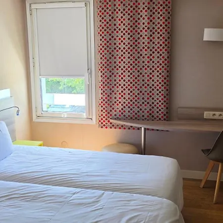 Hotel Kyriad Lyon Est - Bonnet De Mure 3*