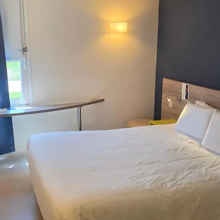 Kyriad Lyon Est - Bonnet De Mure Hotel 3*