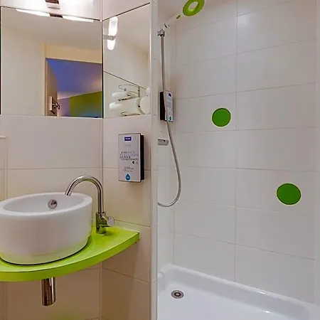 Kyriad Lyon Est - Bonnet De Mure Hotel 3*