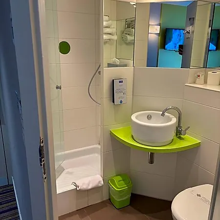 Hotel Kyriad Lyon Est - Bonnet De Mure 3*