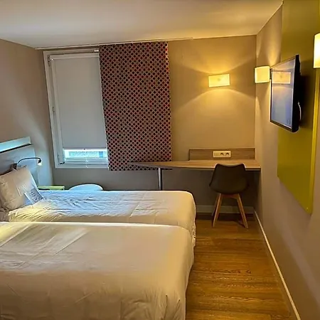 Kyriad Lyon Est - Bonnet De Mure Hotel 3*