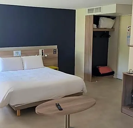 Hotel Kyriad Lyon Est - Bonnet De Mure 3*