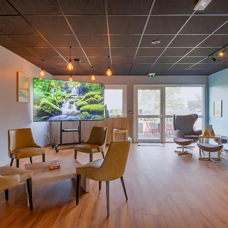 Hotel Kyriad Lyon Est - Bonnet De Mure