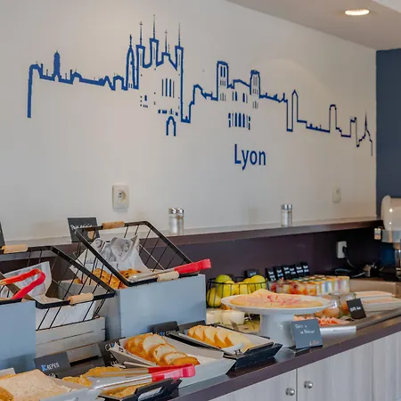Kyriad Lyon Est - Bonnet De Mure Hotel 3*