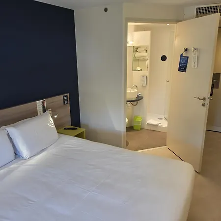 Hotel Kyriad Lyon Est - Bonnet De Mure 3*