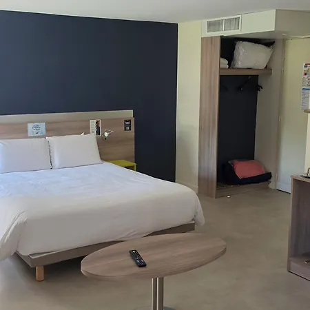 Hotel Kyriad Lyon Est - Bonnet De Mure 3*