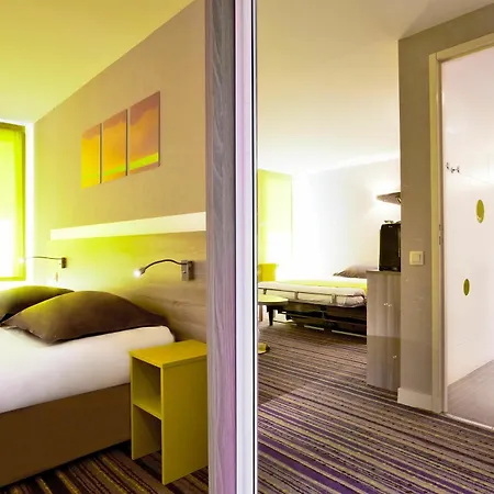 Отель Kyriad Lyon Est - Bonnet De Mure 3*
