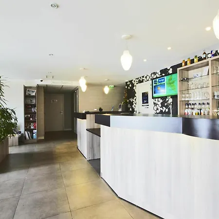 Hotel Kyriad Lyon Est - Bonnet De Mure 3*