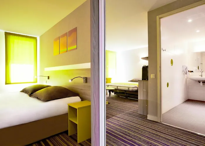 Отель Kyriad Lyon Est - Bonnet De Mure 3*