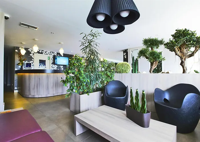 Kyriad Lyon Est - Bonnet De Mure 3*