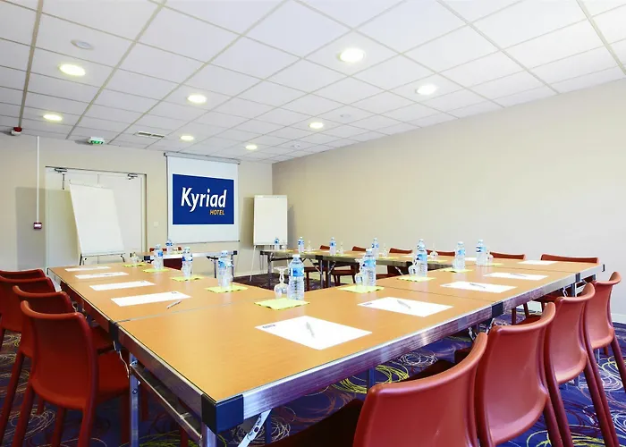 Kyriad Lyon Est - Bonnet De Mure Отель 3*