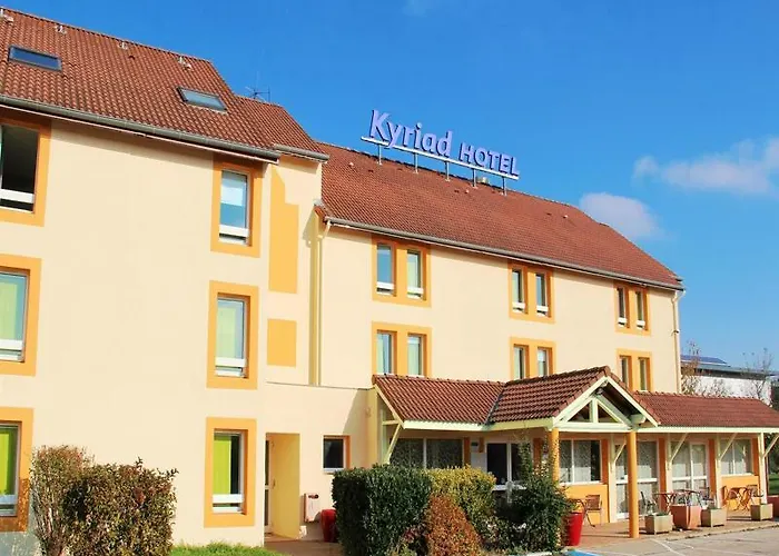 Отель Kyriad Lyon Est - Bonnet De Mure Сен-Бонне-де-Мюр