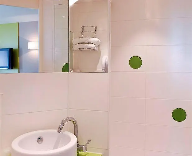 Kyriad Lyon Est - Bonnet De Mure 3*